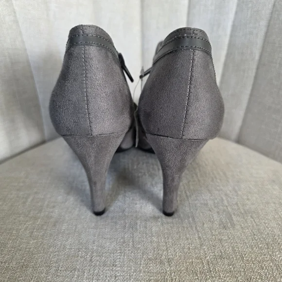 Women's Gray Ankle Boots - Picture 5 of 6